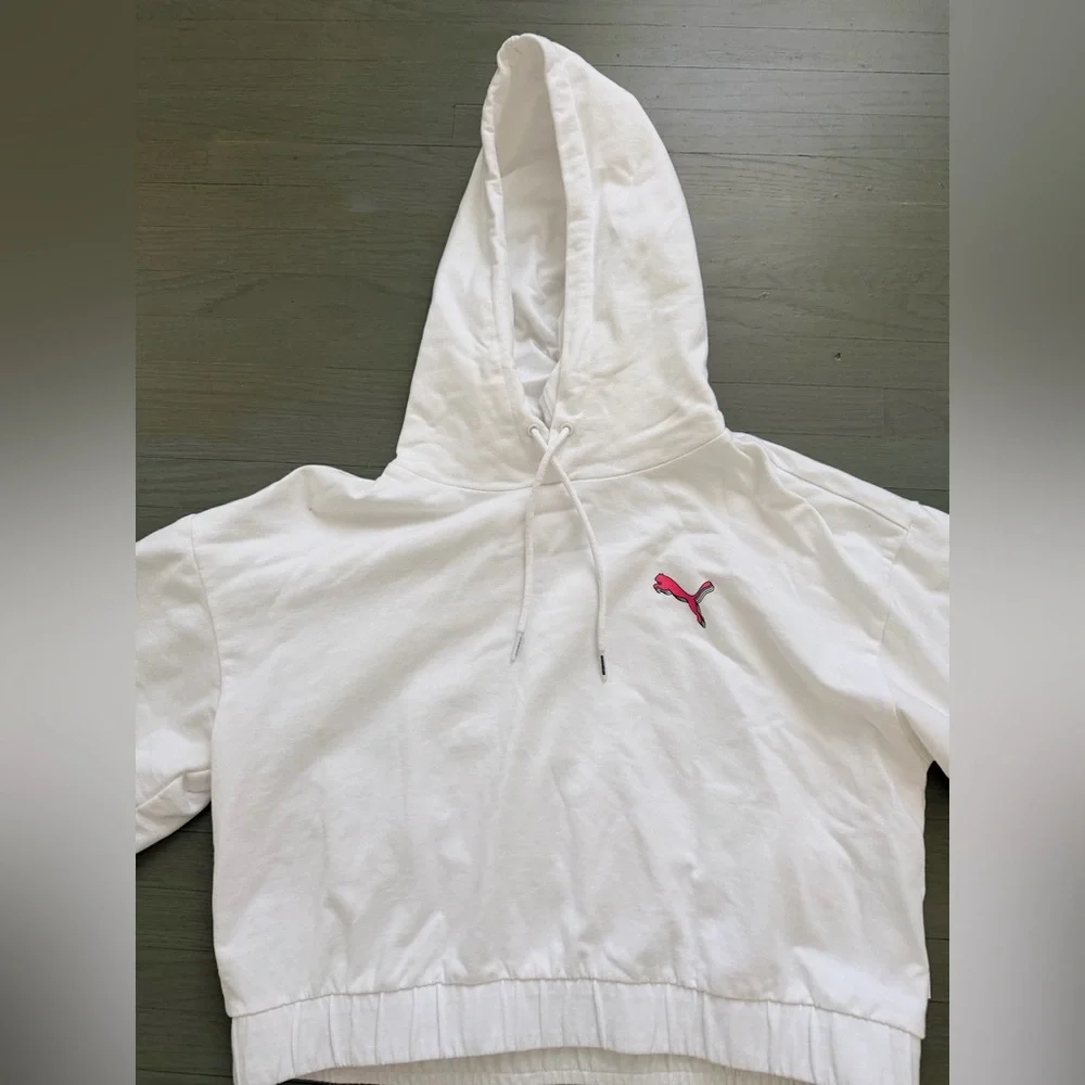 Three Sets of Stylish Activewear Biker Shorts and Sports Bras with Hoodie - Picture 11 of 16